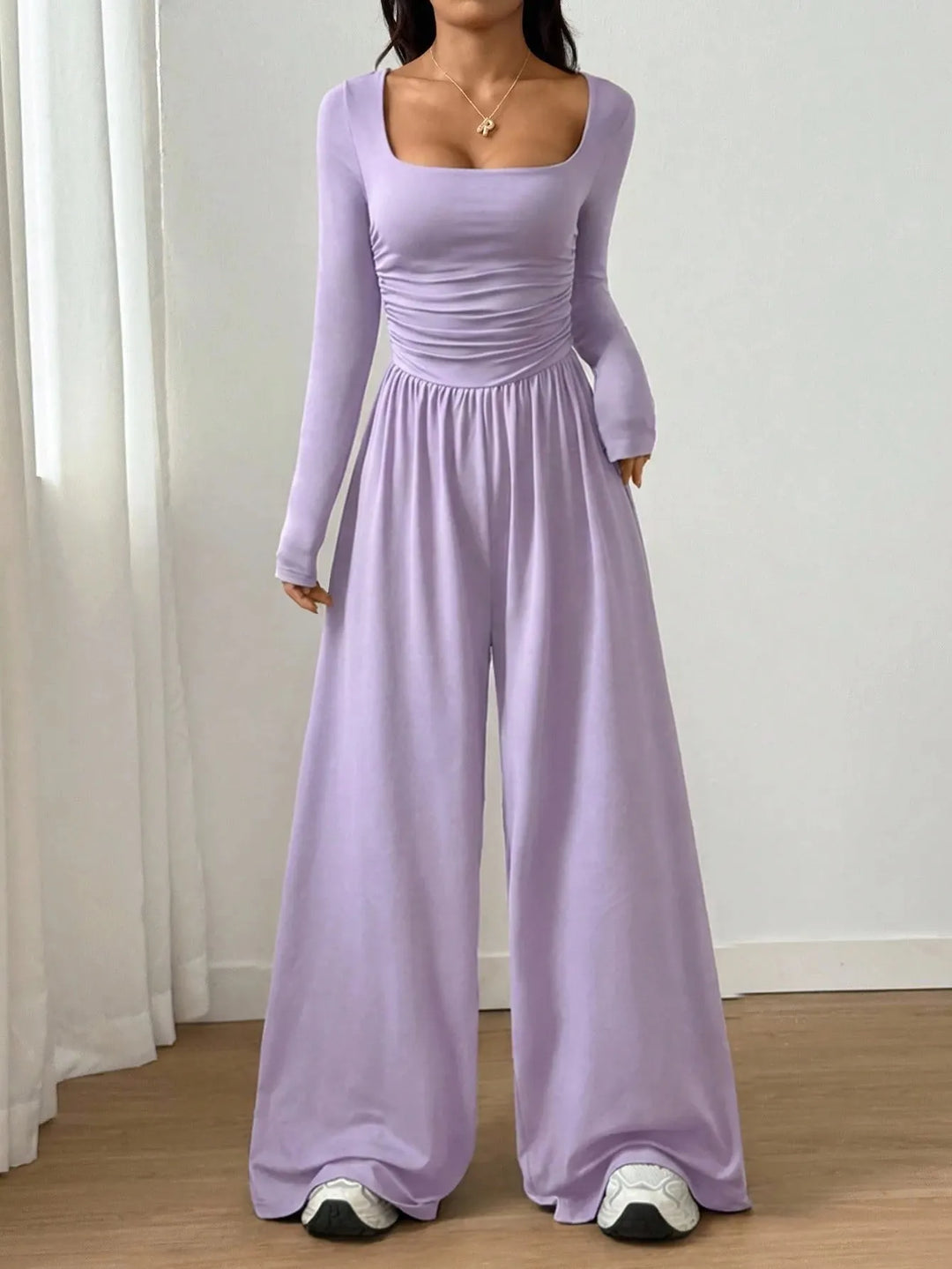 Alise - Geraffter Jumpsuit mit quadratischem Ausschnitt und weitem Bein